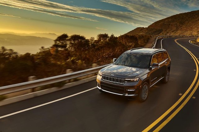 jeep grand cherokee driving