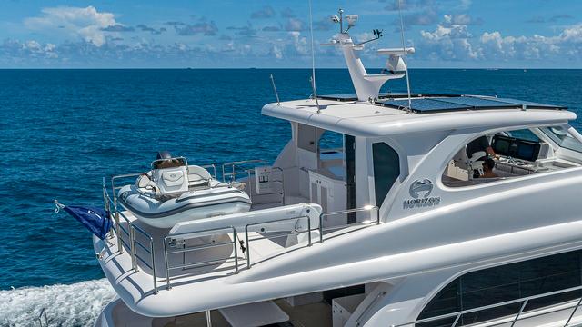 horizon yachts c60 catamaran at sea